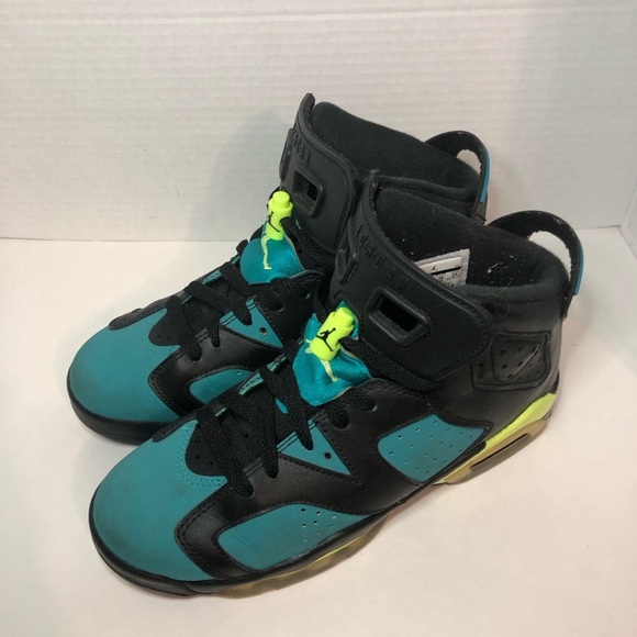 Kids Black and Teal Jordan’s - Picture 12 of 15